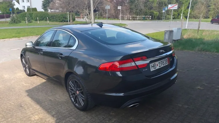 JAGUAR XF -