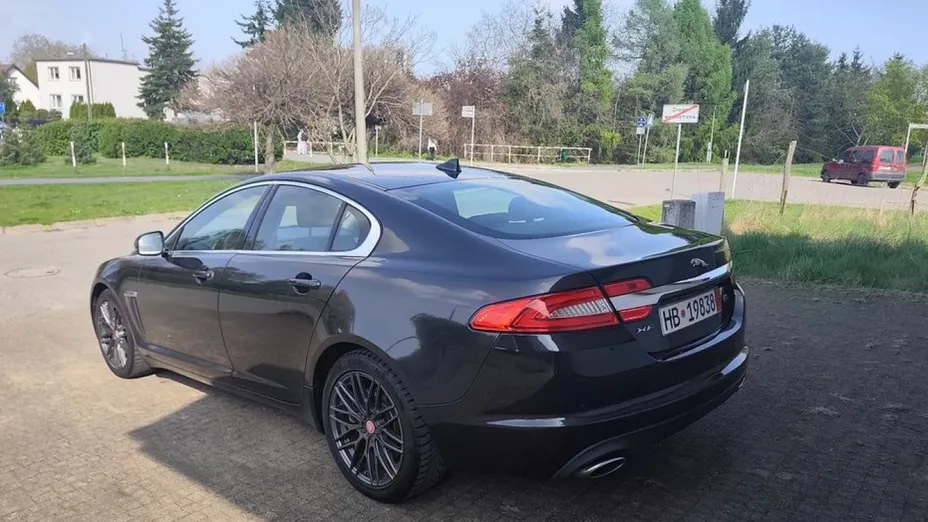 JAGUAR XF -