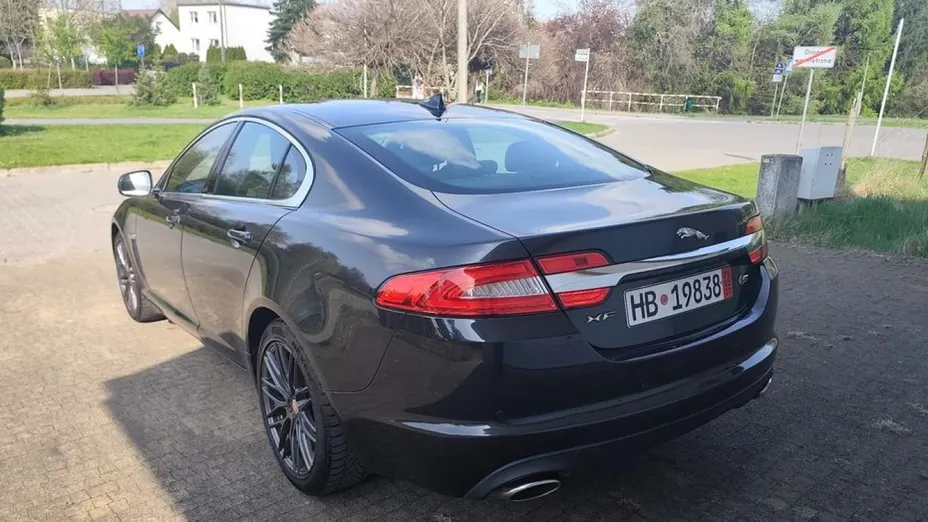 JAGUAR XF -