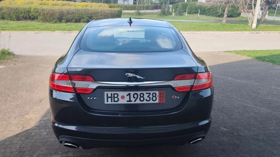 JAGUAR XF -