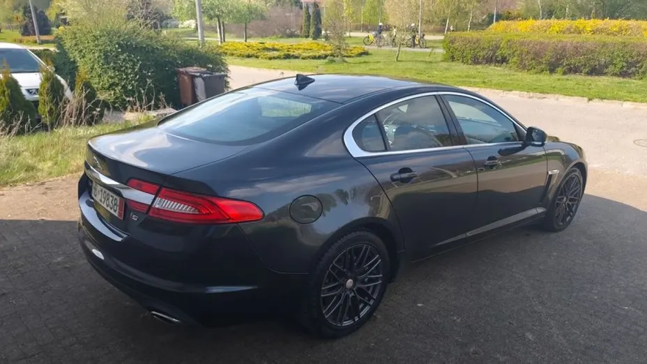 JAGUAR XF -