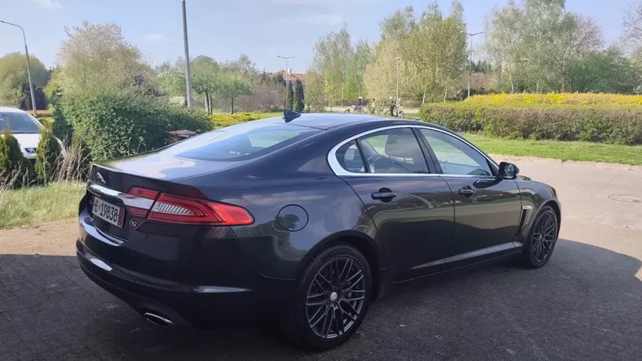 JAGUAR XF -