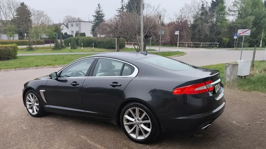 JAGUAR XF -