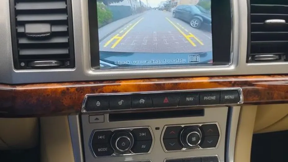 JAGUAR XF -