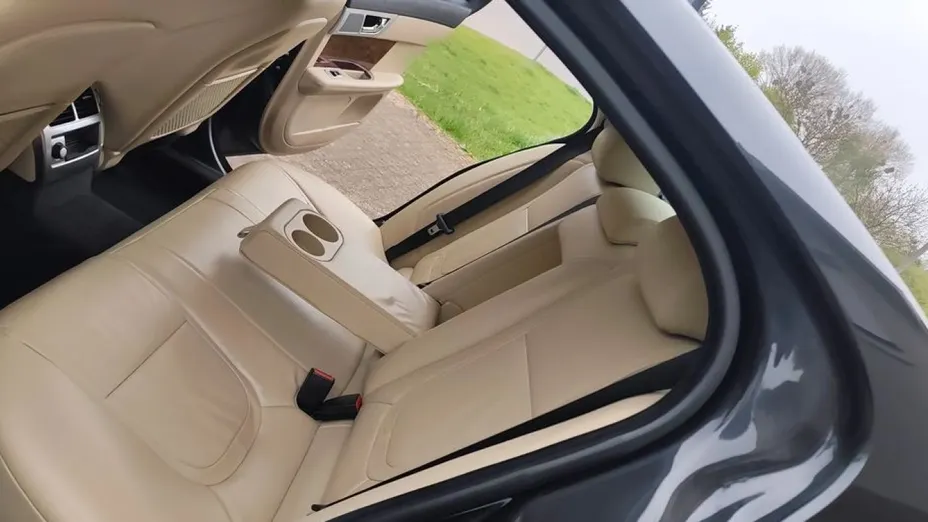 JAGUAR XF -