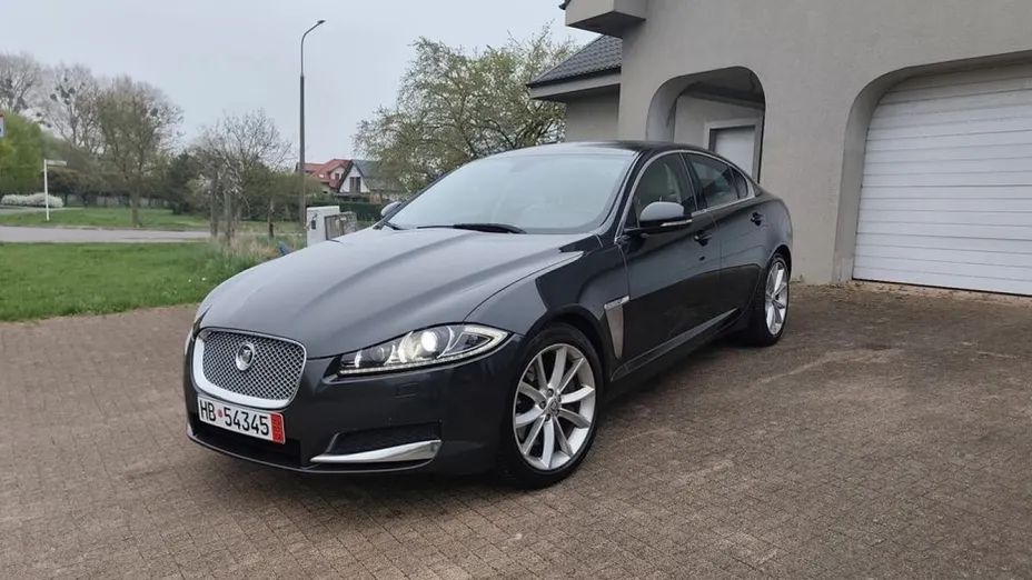 JAGUAR XF -