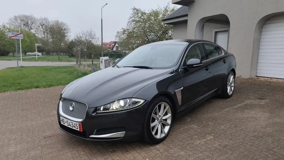 JAGUAR XF -