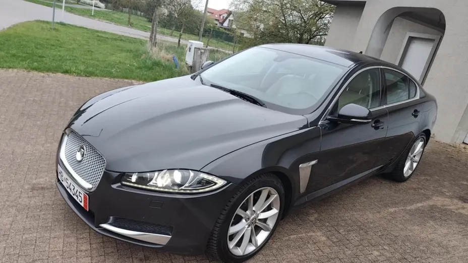 JAGUAR XF -
