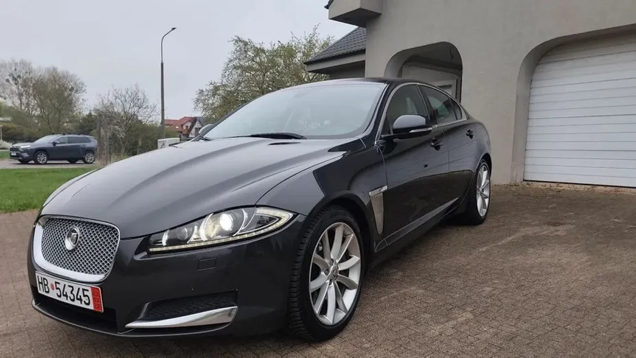 JAGUAR XF -