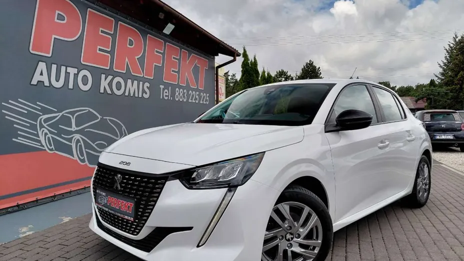 PEUGEOT 208 -