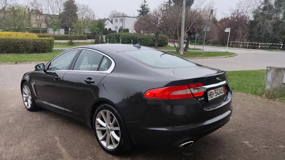 JAGUAR XF -