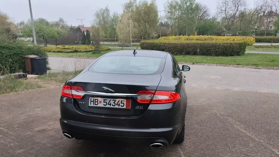 JAGUAR XF -