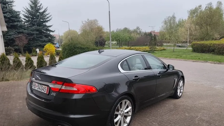 JAGUAR XF -
