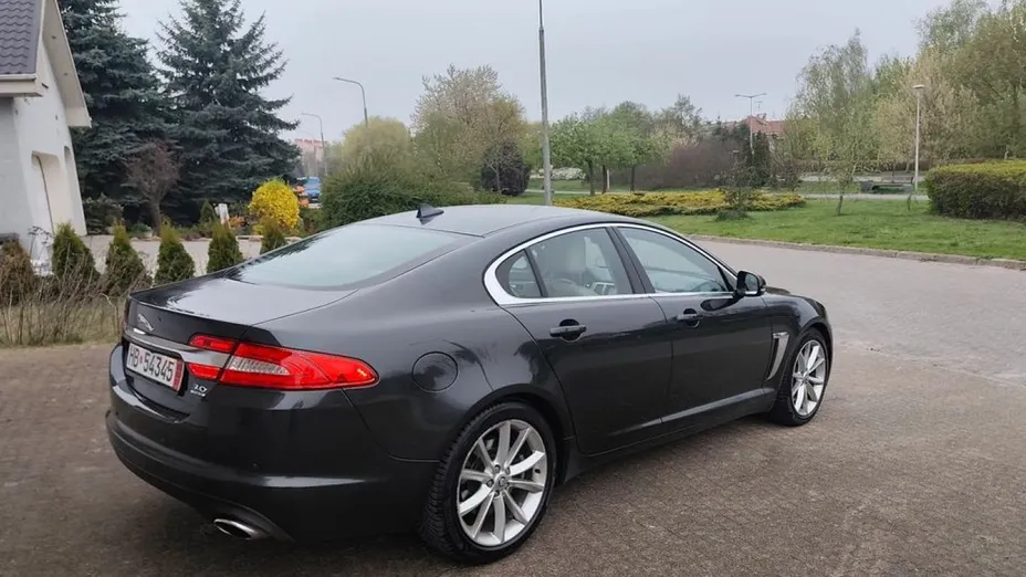 JAGUAR XF -