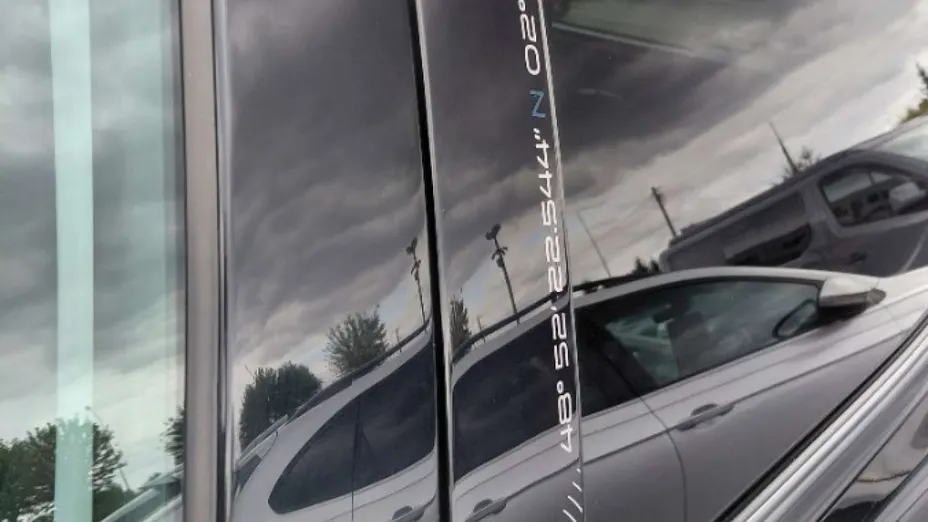 PEUGEOT 3008 -