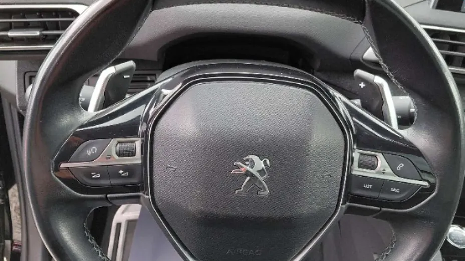 PEUGEOT 3008 -