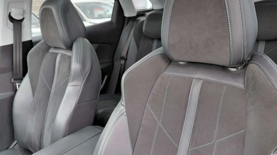 PEUGEOT 3008 -