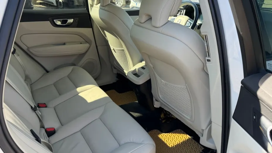 VOLVO XC60 -