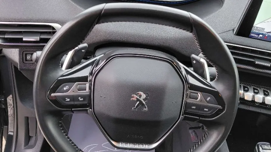 PEUGEOT 3008 -