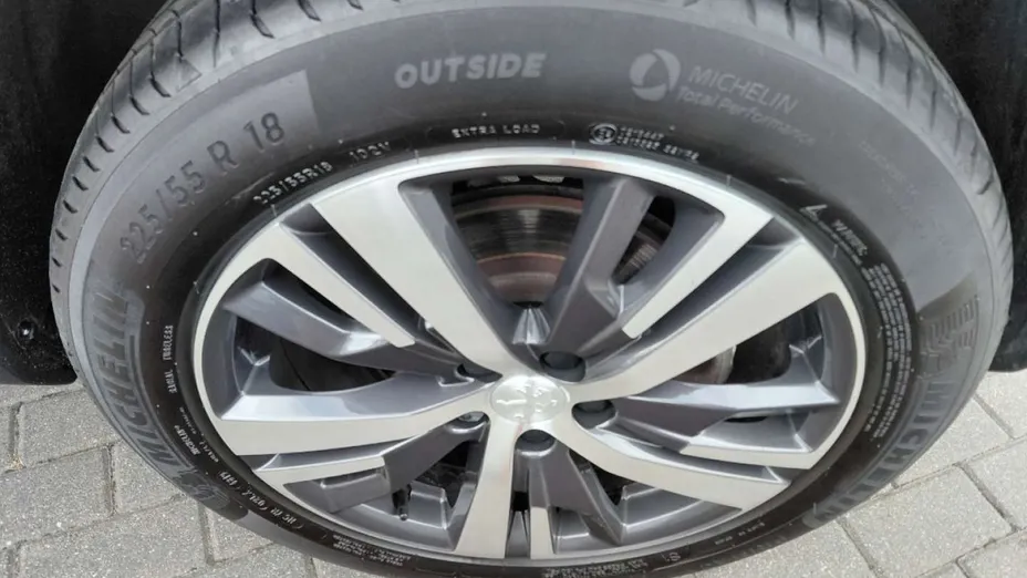 PEUGEOT 3008 -