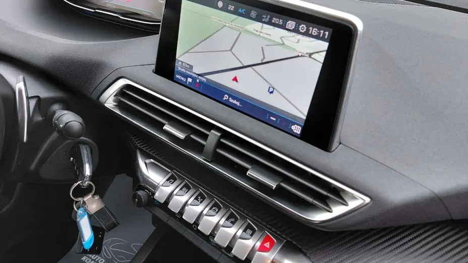 PEUGEOT 3008 -