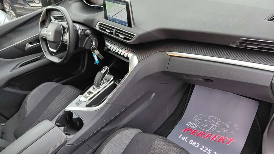 PEUGEOT 3008 -