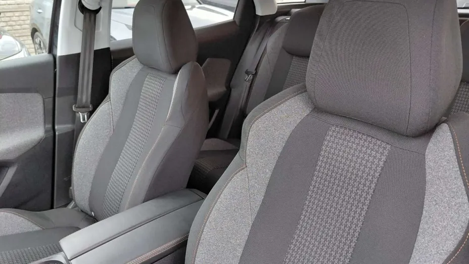 PEUGEOT 3008 -