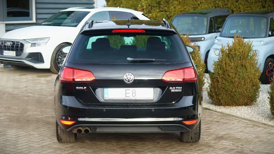 VOLKSWAGEN Golf -