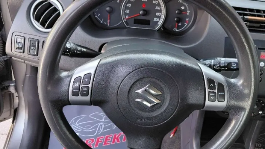 SUZUKI Swift -