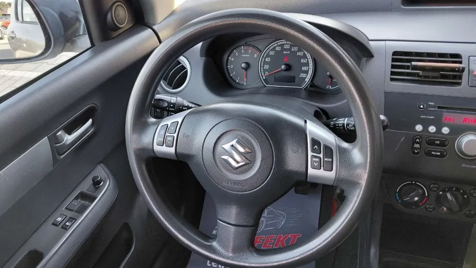 SUZUKI Swift -