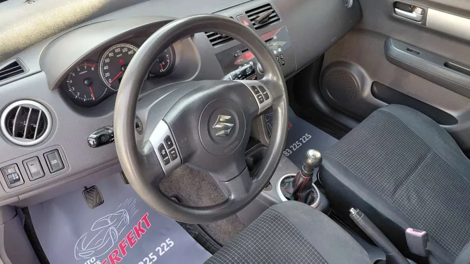 SUZUKI Swift -