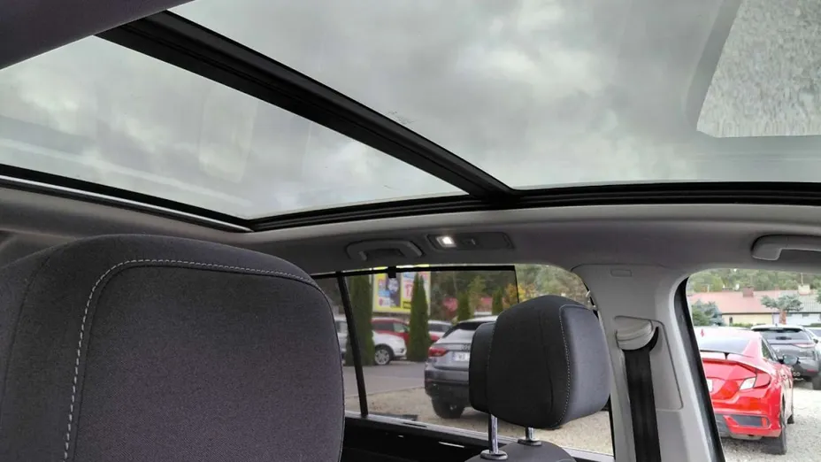VOLKSWAGEN Touran -