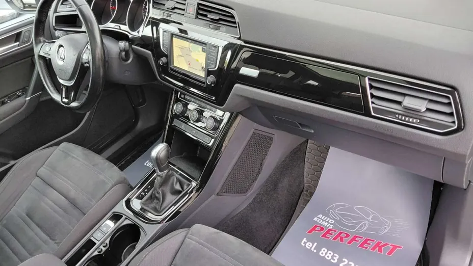 VOLKSWAGEN Touran -