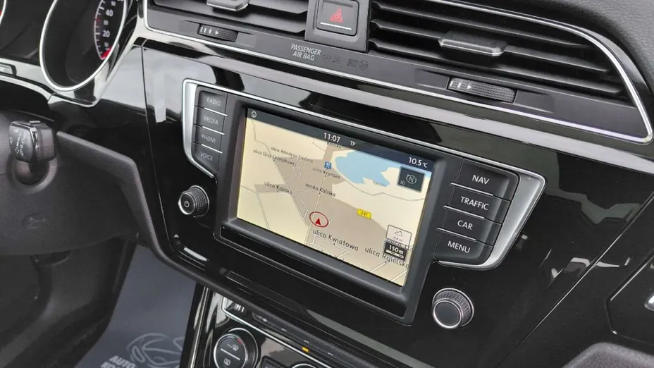 VOLKSWAGEN Touran -