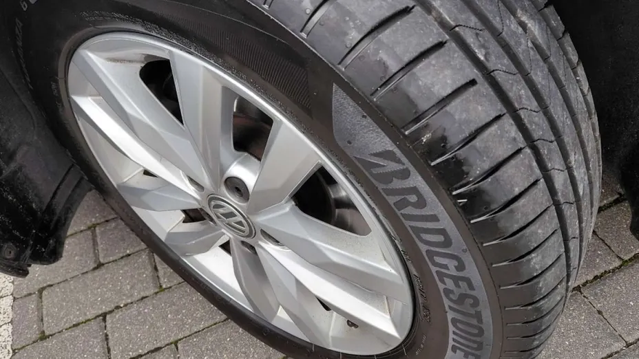 VOLKSWAGEN Touran -