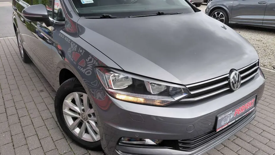 VOLKSWAGEN Touran -