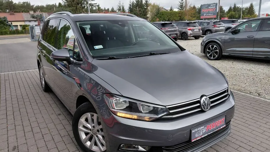 VOLKSWAGEN Touran -