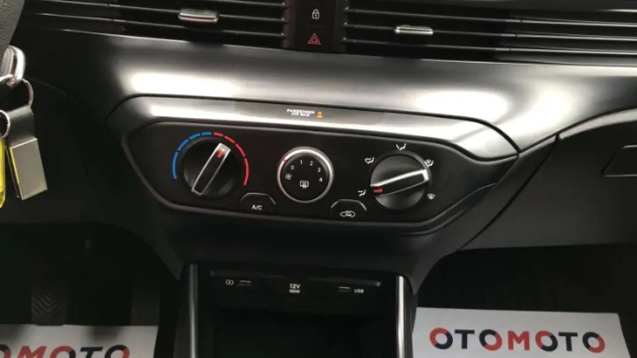 HYUNDAI i20 -