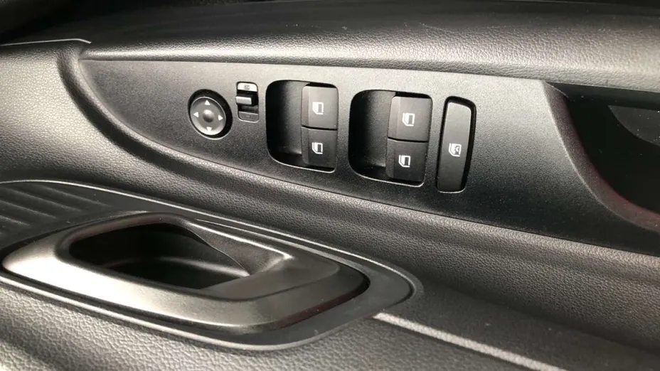 HYUNDAI i20 -