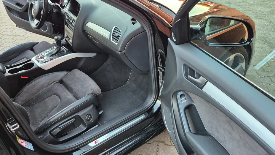 AUDI A4 -