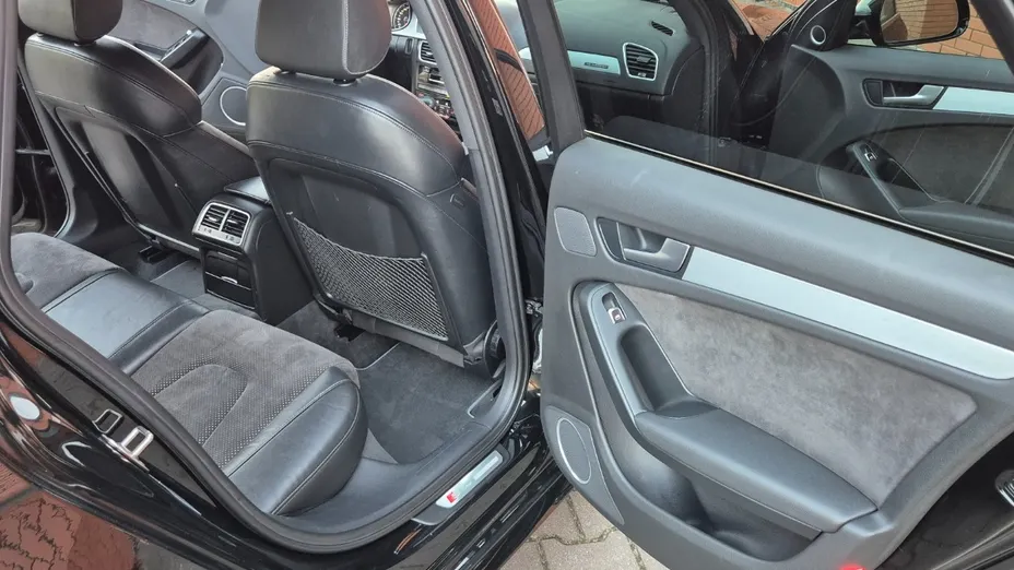 AUDI A4 -