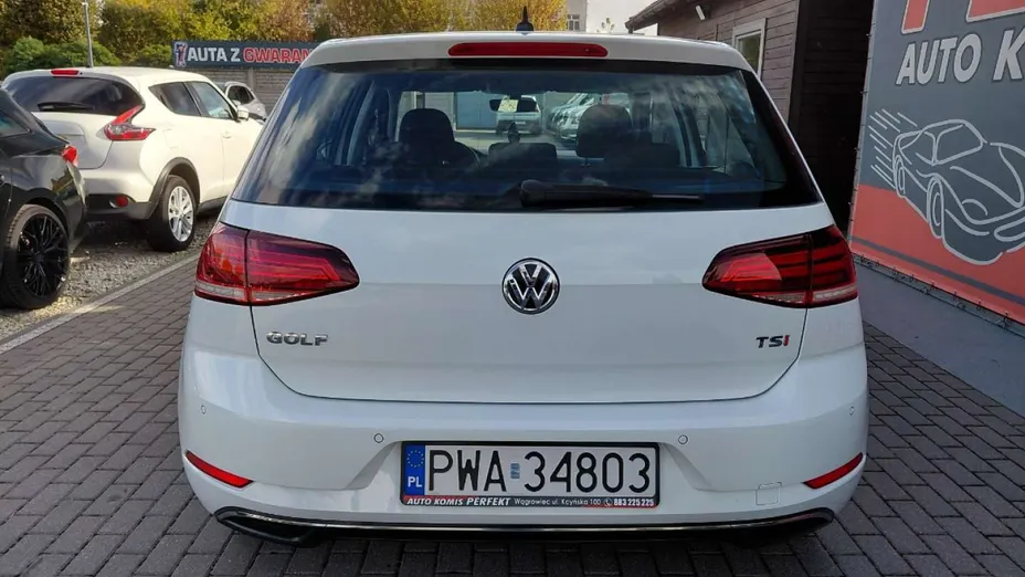 VOLKSWAGEN Golf -