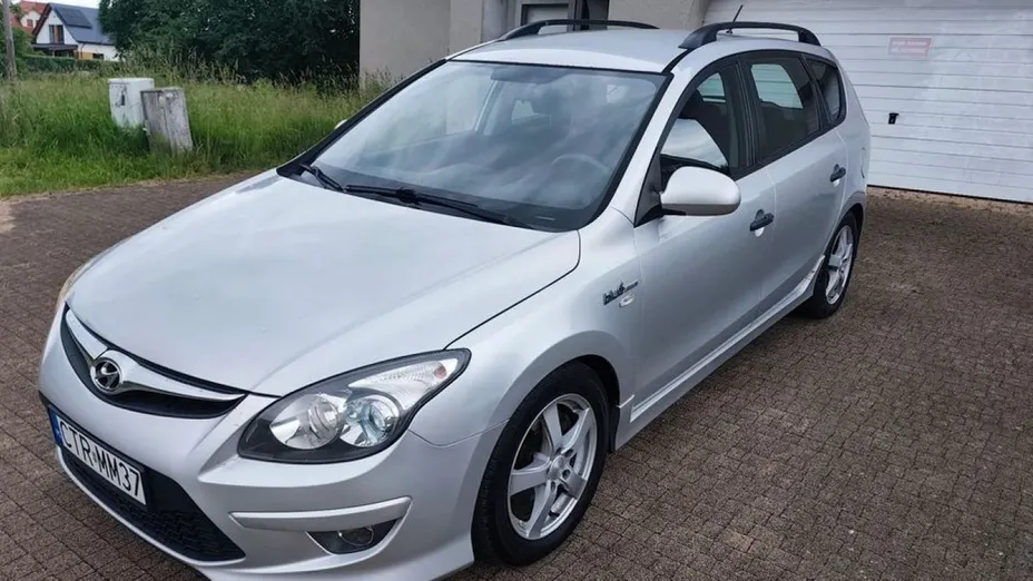 HYUNDAI i30 -