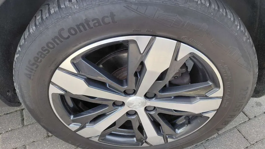 PEUGEOT 3008 -