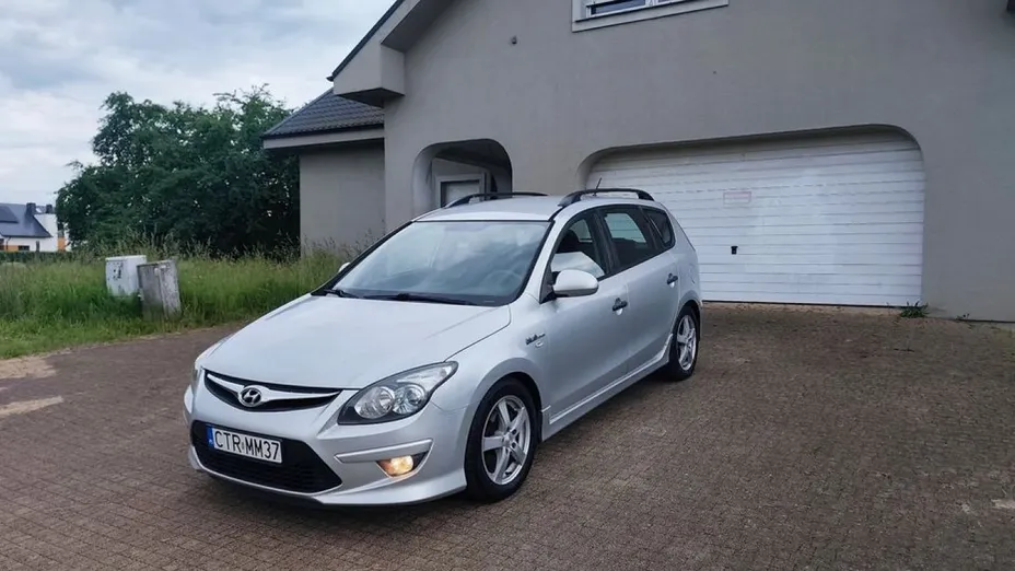 HYUNDAI i30 -