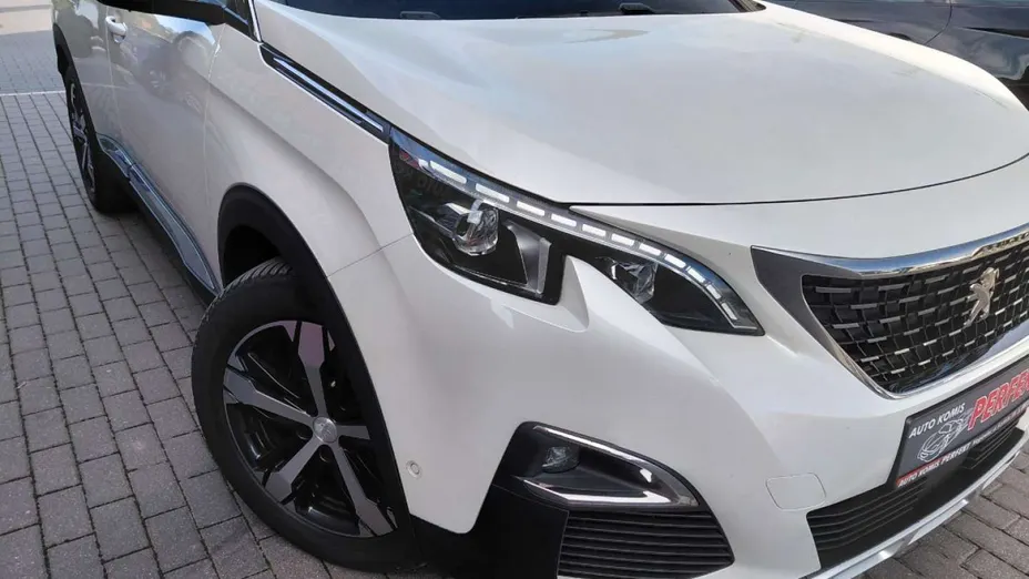 PEUGEOT 3008 -