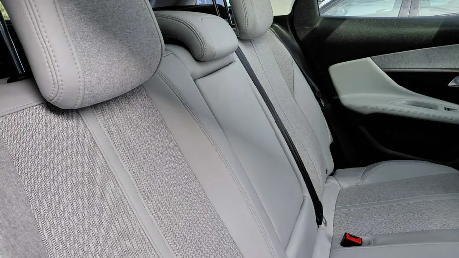 PEUGEOT 3008 -