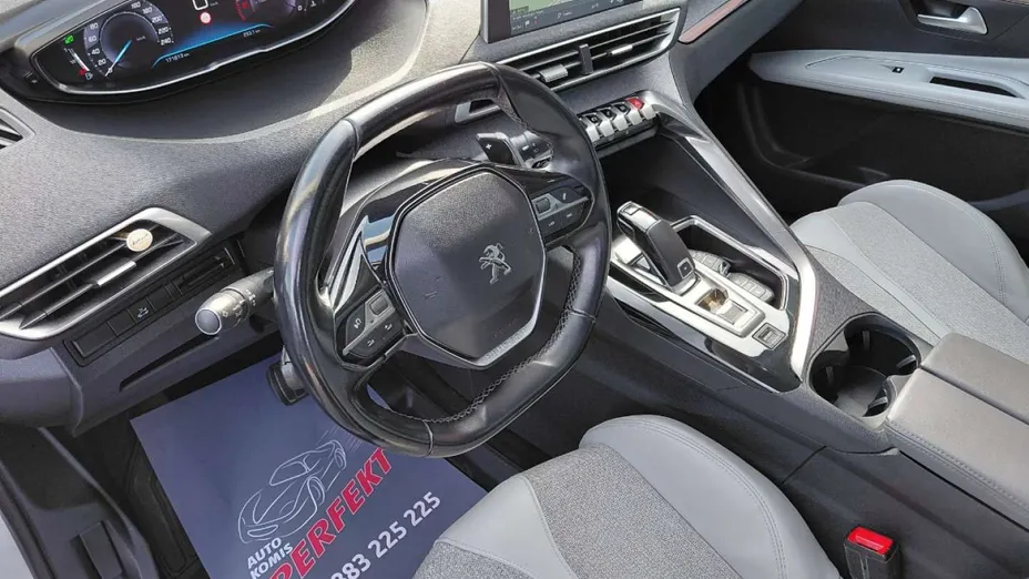 PEUGEOT 3008 -