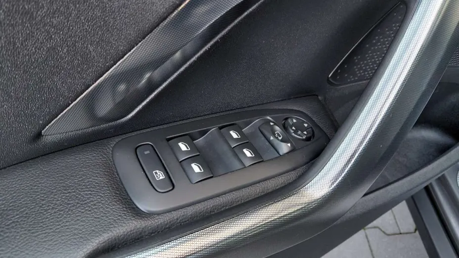 PEUGEOT 2008 -