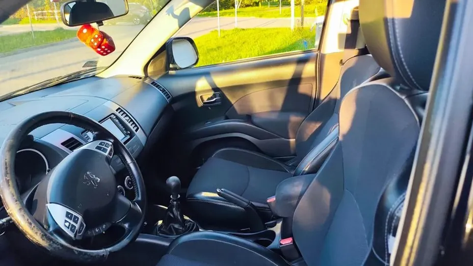 PEUGEOT 4007 -